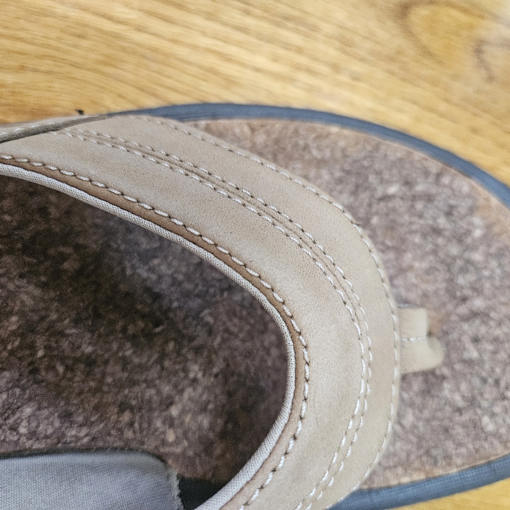 GUC Columbia Tan Sandals Comfortable Flip Flops - Picture 3 of 6